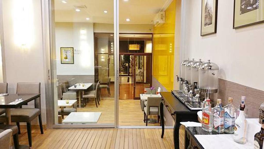 Asoke Residence Sukhumvit By Uhg Банкок Екстериор снимка